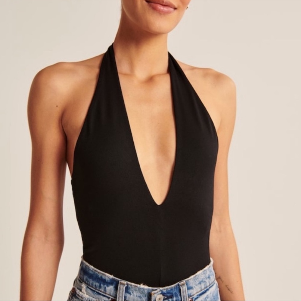 NWT! Abercrombie Double-Layered Seamless Fabric Halter Cutout
Bodysuit BLACK S